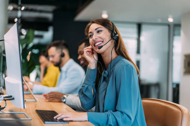 Bilingual support specialist on a live call